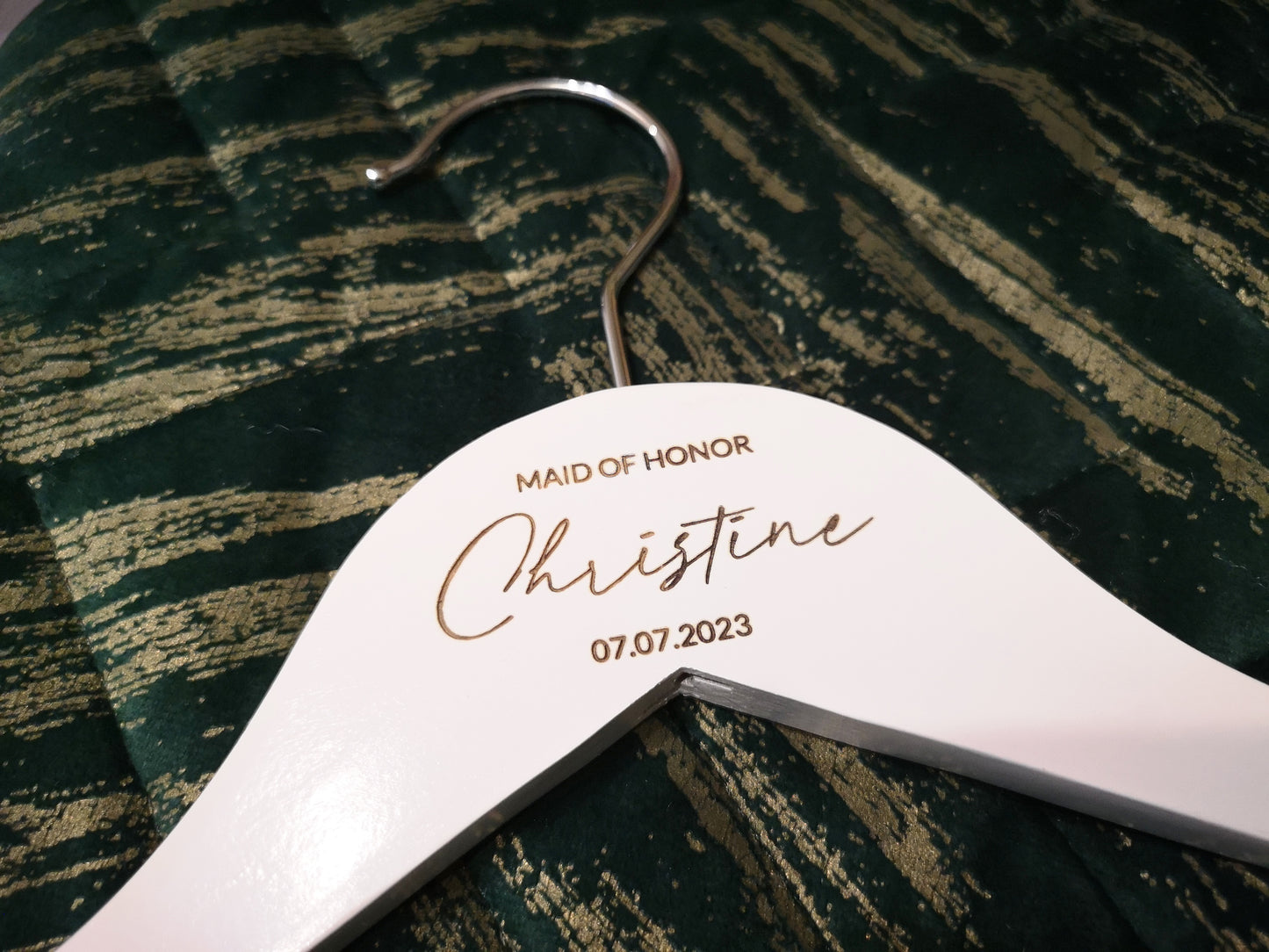 Engraved Dress Hanger for Bridesmaid / Maid of Honor #1 white